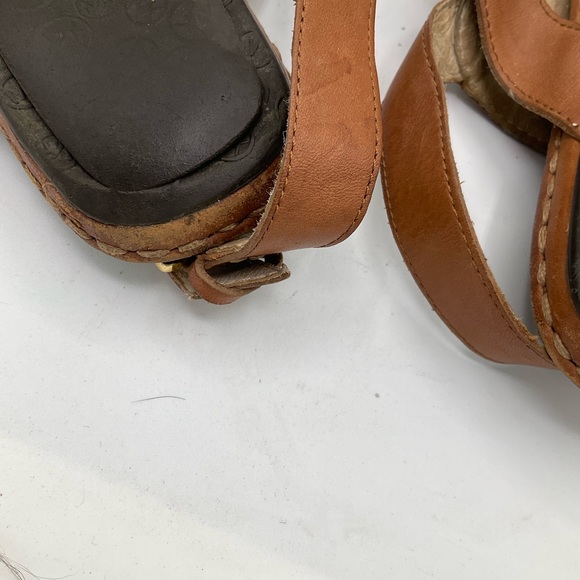 MICHAEL KORS AUBREY tan coloured leather sandals. - Picture 9 of 11